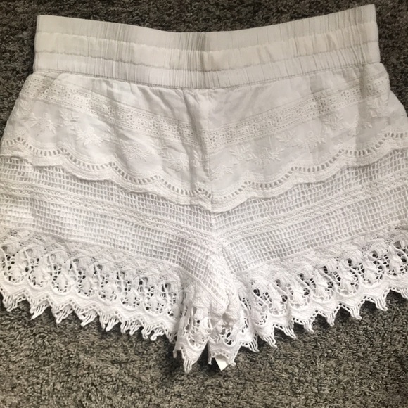 NWOT Lace Shorts & Express strappy tank - Picture 3 of 9